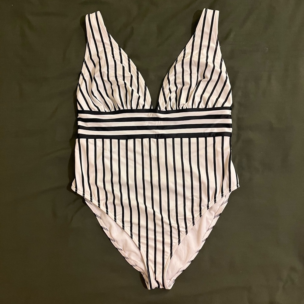 Super cute ASOS one-piece gently used size - 36 DDD